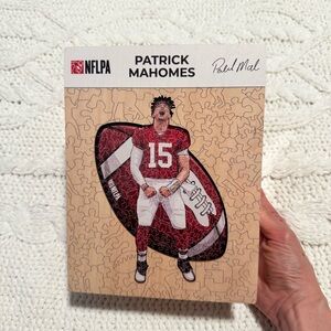 New Iconic Puzzles Patrick Mahomes Kansas City Chiefs NFL Wooden Jigsaw Puzzle
